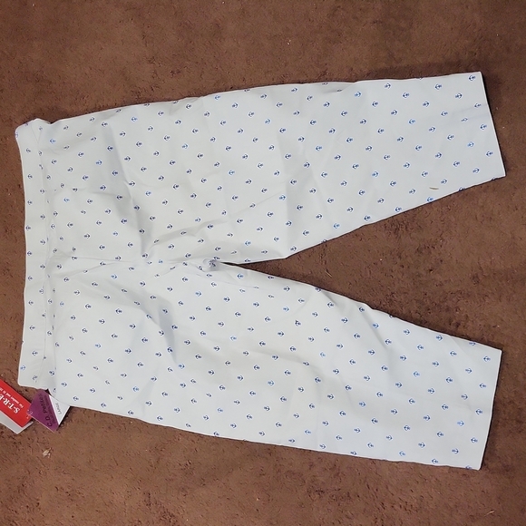 Petite White and Blue Anchor Capris - Picture 4 of 6